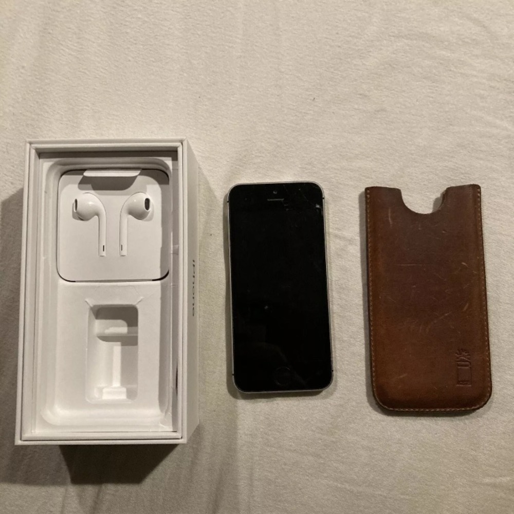 Apple iPhone SE 1st Gen (64GB) / MX9K2LL/A (Verizon) -Power Dead -Good For Parts